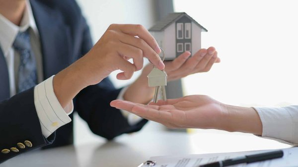 Achat ou vente de bien immobilier sans notaire : est-ce possible ?